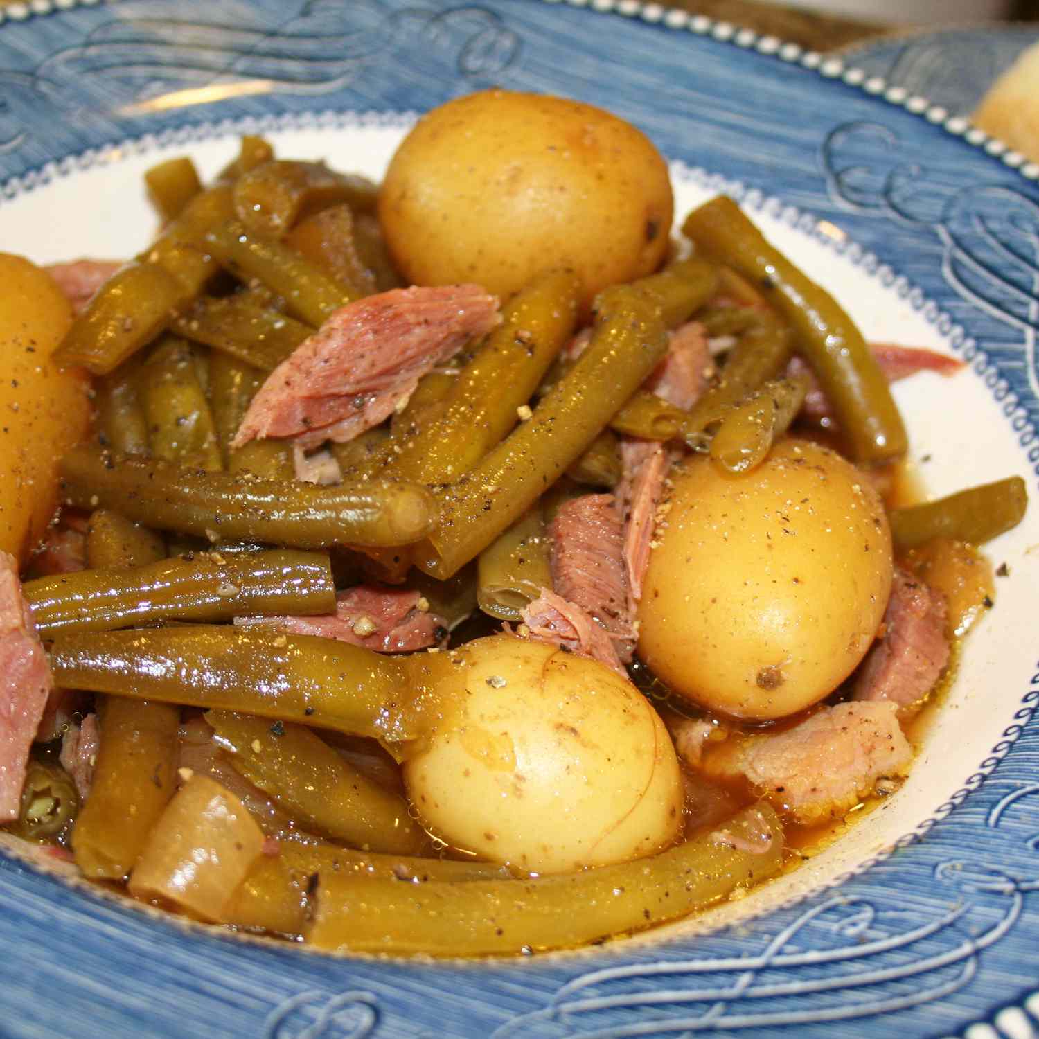 Easy Crockpot Green Beans with Ham Recipe: A Simple Dinner Idea