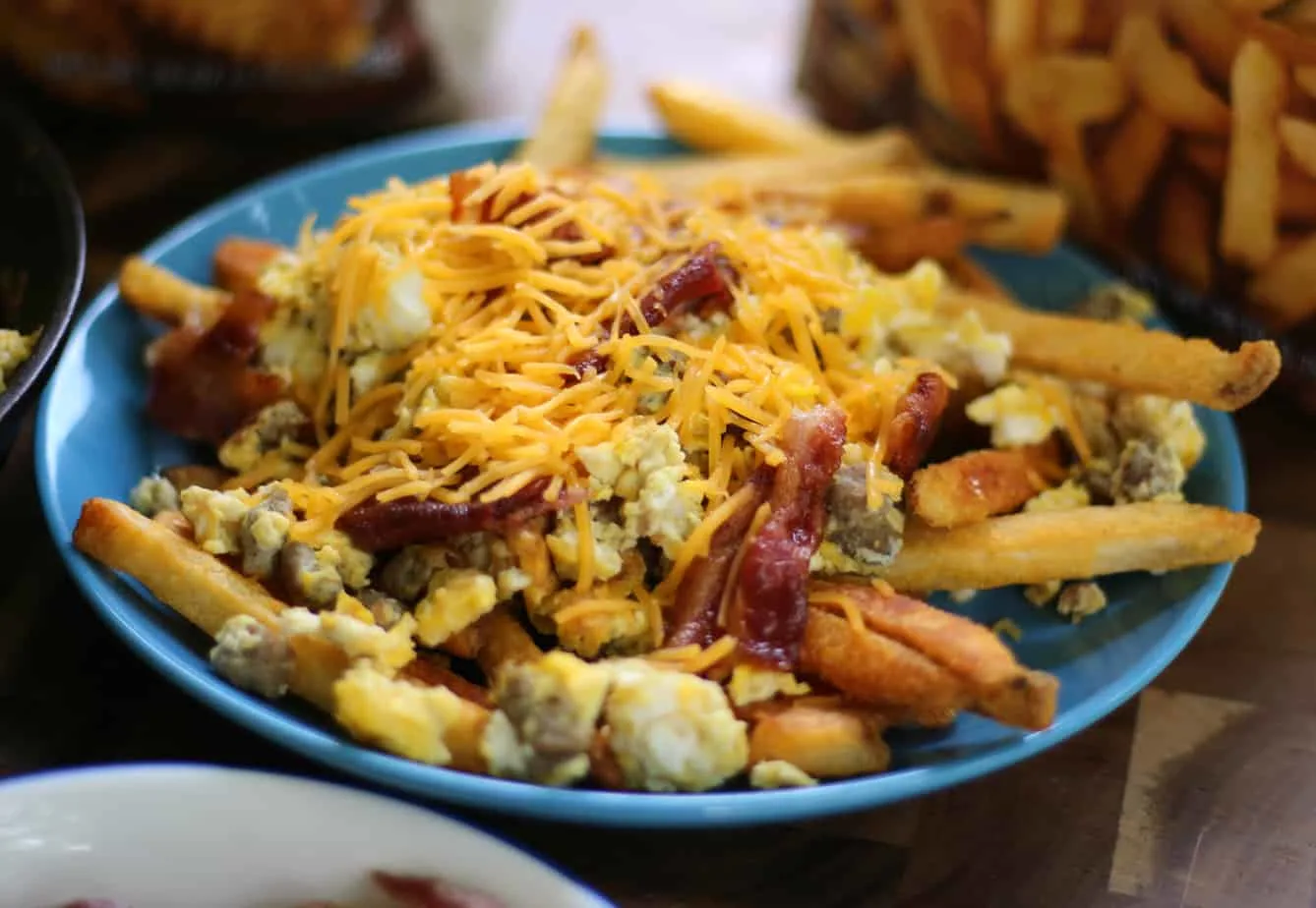 Fries with Egg and Vegetables: The Perfect Breakfast or Brunch