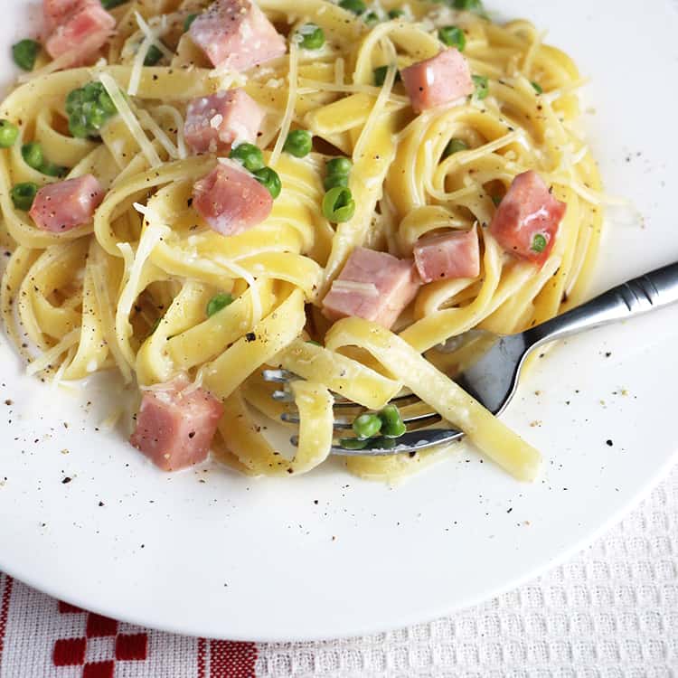 Leftover Ham Alfredo: Quick and Easy Dinner Recipe